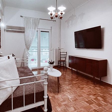 Vintage 2-Bedroom Apt In The Heart Of The City Athens Exterior photo