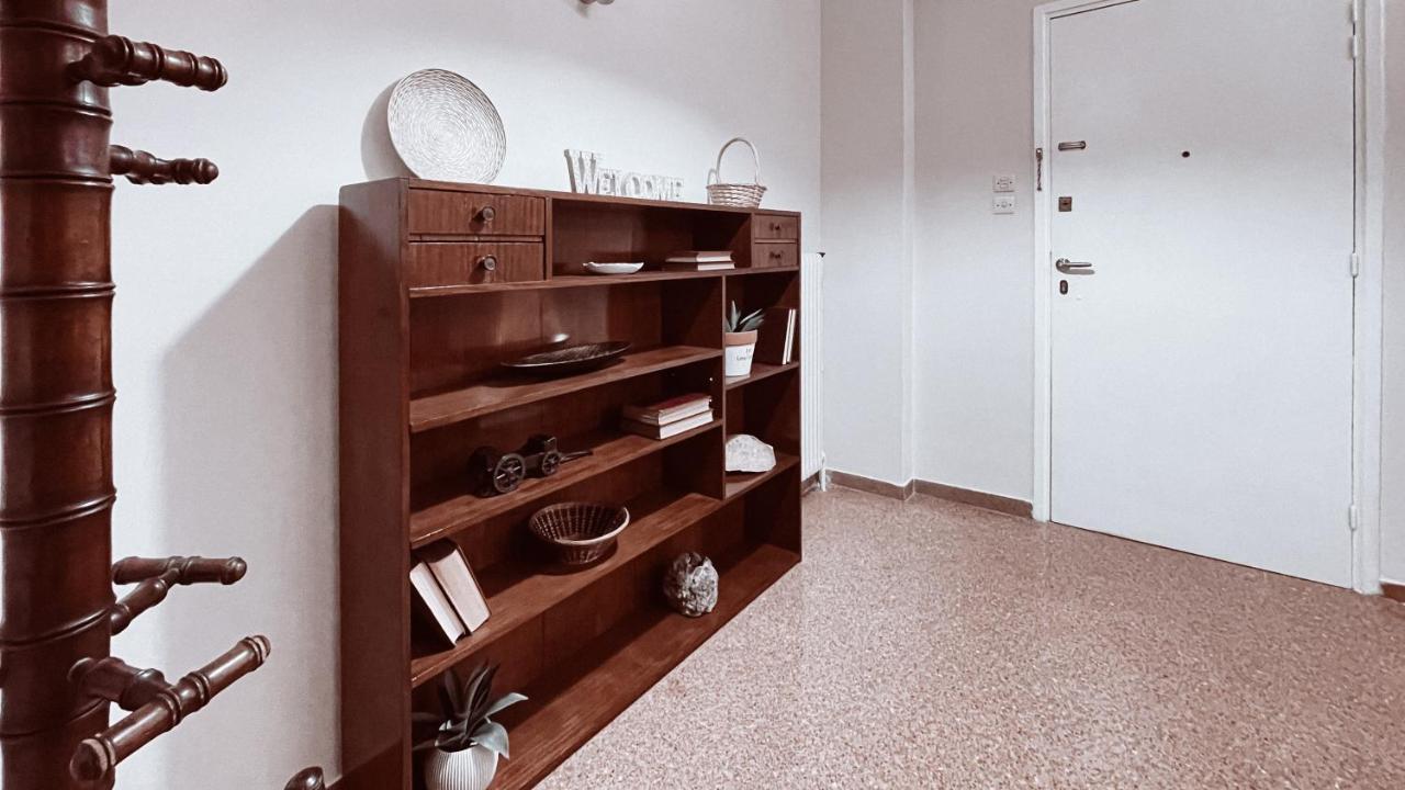 Vintage 2-Bedroom Apt In The Heart Of The City Athens Exterior photo